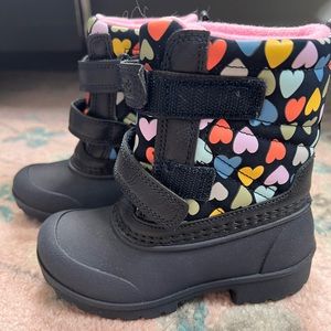 Size 7 toddler snow boots by Carters